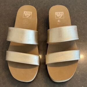 Like new Reef platform sandal champagne color. Size 9.